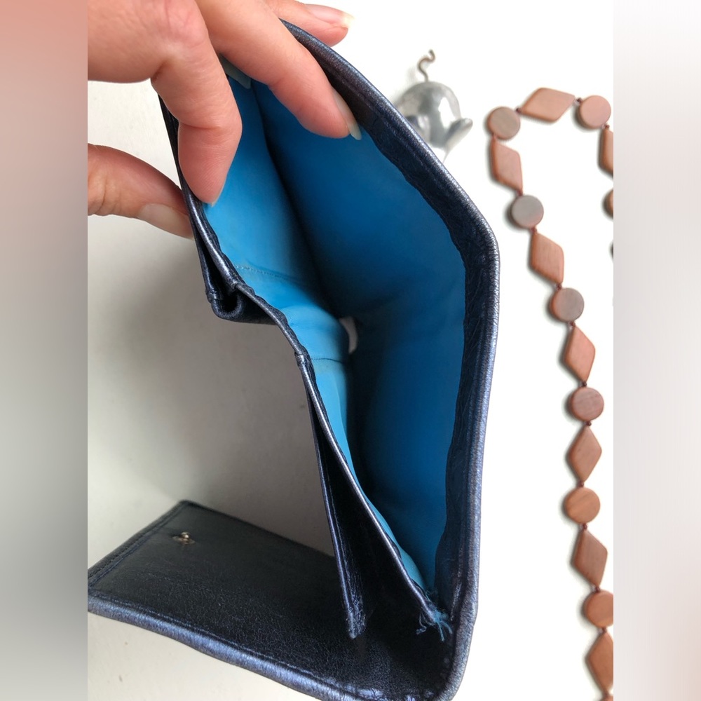 Isabella Fiore 100% leather wallet - metallic blue - rare hard to find - Picture 10 of 17